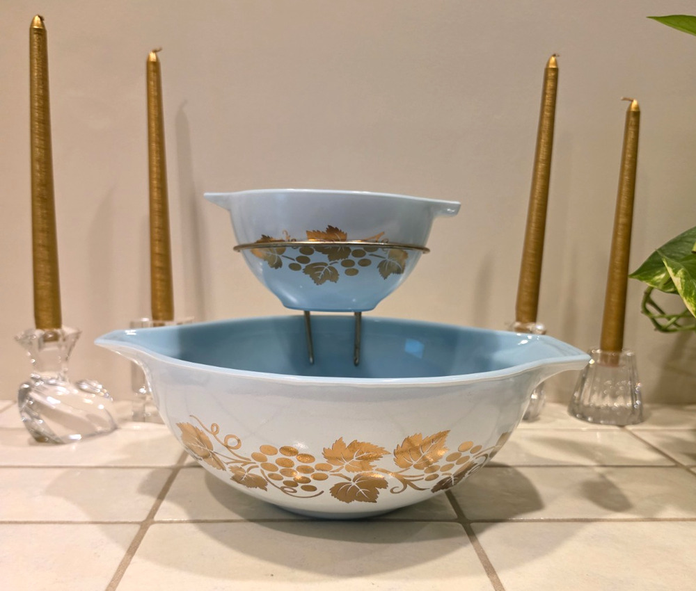 Vintage 1960 Pyrex Golden Grapes Chip Dip Set 441 444 Delphite Blue Bracket